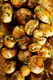 Fried mushrooms with garlic and parsley