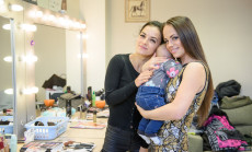 LR_TV_MG_Ineta Puzaraite s dukra ir sese