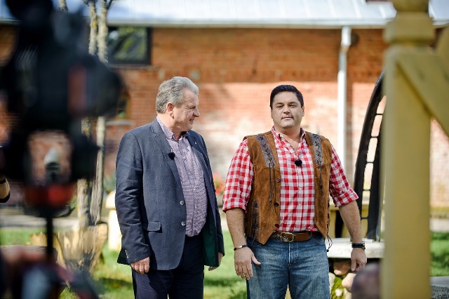 TV3_IssUkis_kaime_vedeju_duetas_Vitalijus_Cololo_Jonas_Pranaitis_FOTO_Tomas_Petronis_3