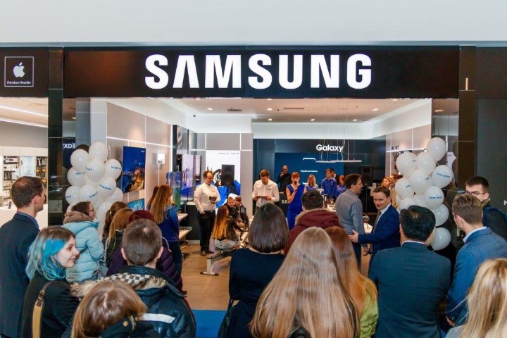 Samsung parduotuvės atidarymas Kauno Akropolyje (Small)