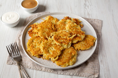 Homemade,Potato,Pancakes,Latkes,With,Apple,Sauce,And,Sour,Cream