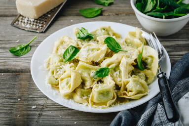 Italian,Ravioli,Pasta,With,Spinach,And,Ricotta,On,Wooden,Rustic