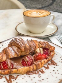 Croissant,,Delicious,Croissant,With,Strawberry,Fruit,And,Chocolate,By,Cup