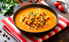 Hot,Spicy,Soup,With,Chickpeas,,Onions,,And,Tomato,In,A
