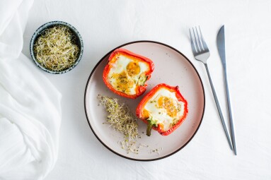 Bell,Pepper,Halves,Baked,With,Egg,And,Microgreens,On,A