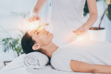 Side,View,Of,Calm,Young,Woman,Receiving,Reiki,Healing,Therapy