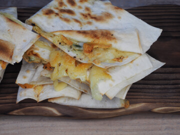Toasted,Pita,Bread,,Lavash,With,Fried,Melted,Cheese,And,Herbs,