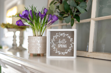Hello,Spring,Sign,With,Purple,Flowers,On,The,Mantel