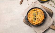 Frittata,With,Mushrooms,In,A,Pan,On,Wooden,Background.,Fritata