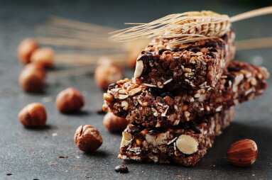 Cereal,Bar,With,Nuts,And,Chocolate,,Selective,Focus