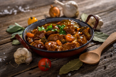 Meat,Stew,With,Vegetable,On,Rustic,Wooden,Background