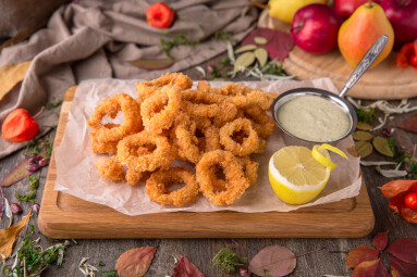 Crunchy,Deep,Fried,Squid,Ring,In,Batter,With,A,Delicious