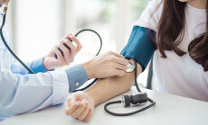 Doctor,Using,Sphygmomanometer,With,Stethoscope,Checking,Blood,Pressure,To,A