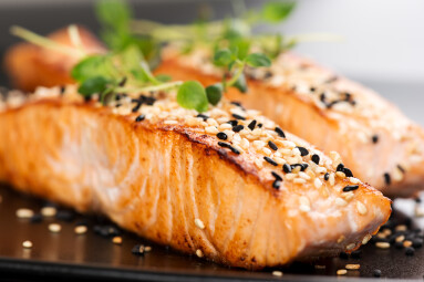 Grilled,Salmon,,Sesame,Seeds,And,Marjoram,On,A,Black,Plate.