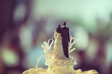 Wedding,Cake,And,Topper,-,Funny,Figurines,Suite,At,A
