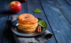 Delicious,Fried,Apple,Rings,In,A,Batter