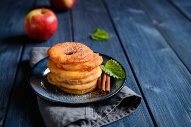 Delicious,Fried,Apple,Rings,In,A,Batter