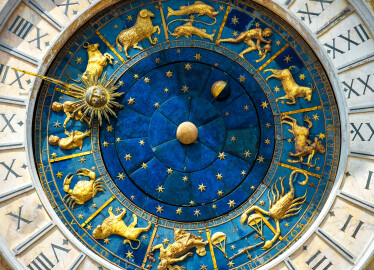 Astrological,Zodiac,Signs,On,Ancient,Clock,Torre,Dell'orologio,In,St