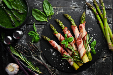 Baked,Asparagus,With,Bacon,And,Spices,On,A,Black,Stone