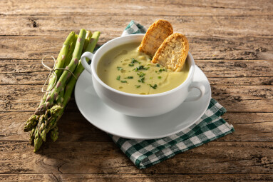Fresh,Green,Asparagus,Soup,In,Bowl,On,Wooden,Table