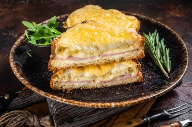 Croque,Monsieur,Toasted,Sandwich,With,Cheese,,Ham,,Gruyere,And,Bechamel