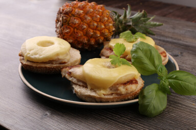 Toast,Hawaii,,,,Cheese,And,Pineapple,On,Wooden,Background,With