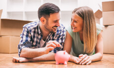 Young,Couple,Is,Saving,Money,For,Their,New,Home.