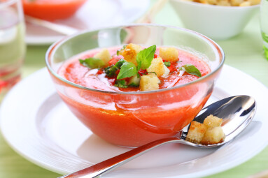 Cold,Gazpacho,With,Garlic,Croutons,And,Fresh,Basil