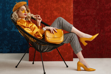 Full-length,Studio,Fashion,Portrait,Of,Elegant,Woman,Wearing,Yellow,Color