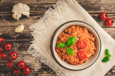 Homemade,Tomato,Risotto,With,Fresh,Basil,On,A,Rustic,Wooden