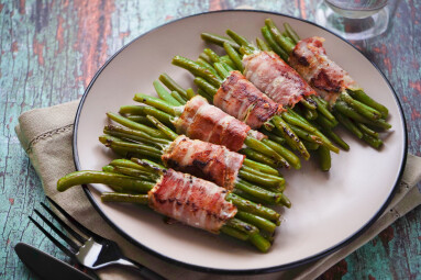 Homemade,Roasted,Green,Bean,Wrapped,In,Bacon