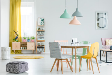 Feminine,Dining,Room,Interior,With,Colorful,Chairs,At,The,Round