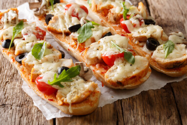 Italian,Sandwiches,Pizza,Casserole:,Cut,Baguette,Baked,With,Chicken,,Cheese,