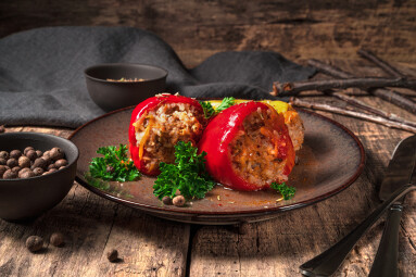 Stuffed,Peppers,In,A,Plate,On,A,Wooden,Brown,Background.