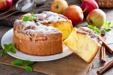 Sponge,Cake,Or,Chiffon,Cake,With,Apples,,So,Soft,And