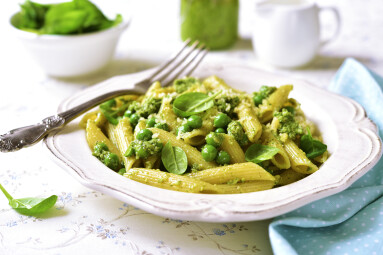 Spring,Penne,With,Spinach,Pesto,And,Green,Pea