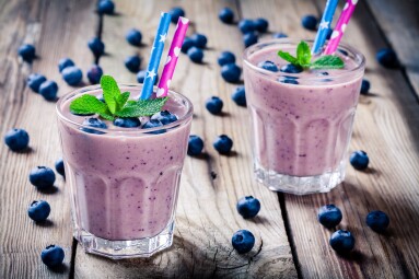 Blueberry,Smoothie,In,A,Glass,On,A,Rustic,Table