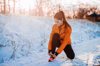 Beautiful,Young,Woman,Preparing,For,Training.,Snowy,Mountain,Morning,Fitness.