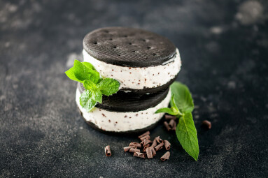 Ice,Cream,With,Chocolate,Between,Black,Cookies.,Trend,Sweet