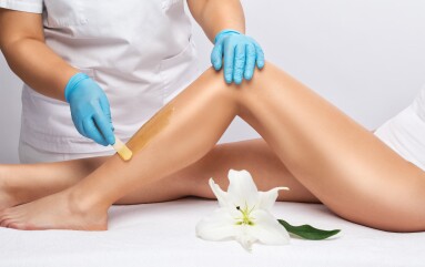 Elos,Epilation,Hair,Removal,Procedure,On,A,Womans,Body.,Beautician