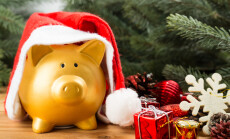 Piggy,Bank,Christmas,For,Your,Big,Buy,Gifts