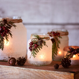 Winter,Decoration,With,Beautiful,Frosted,Lanterns