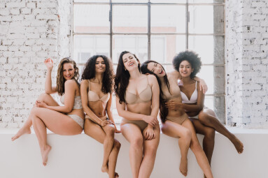 Group,Of,Women,With,Different,Body,And,Ethnicity,Posing,Together