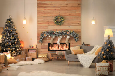 Stylish,Room,Interior,With,Beautiful,Christmas,Tree,And,Decorative,Fireplace