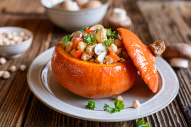 Roasted,Hokkaido,Pumpkin,Stuffed,With,Chickpeas,,Quinoa,,Mushrooms,And,Pepper