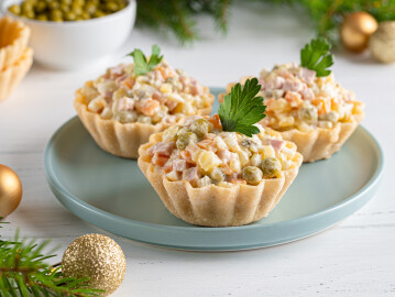 Olivier,Salad,Tartlets.,Traditional,Russian,Appetizer,For,Celebrating,New,Year