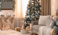 Beautiful,Christmas,Tree,In,Decorated,Living,Room.,Festive,Interior