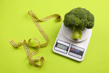 Kitchen,Scales,With,Broccoli,And,Measure,Tape,On,A,Green