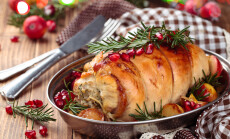 Stuffed,Turkey,Breast,With,Baked,Vegetables,And,Spices,Against,Holiday