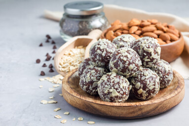 Healthy,Homemade,Paleo,Chocolate,Energy,Balls,With,Rolled,Oats,,Nuts,